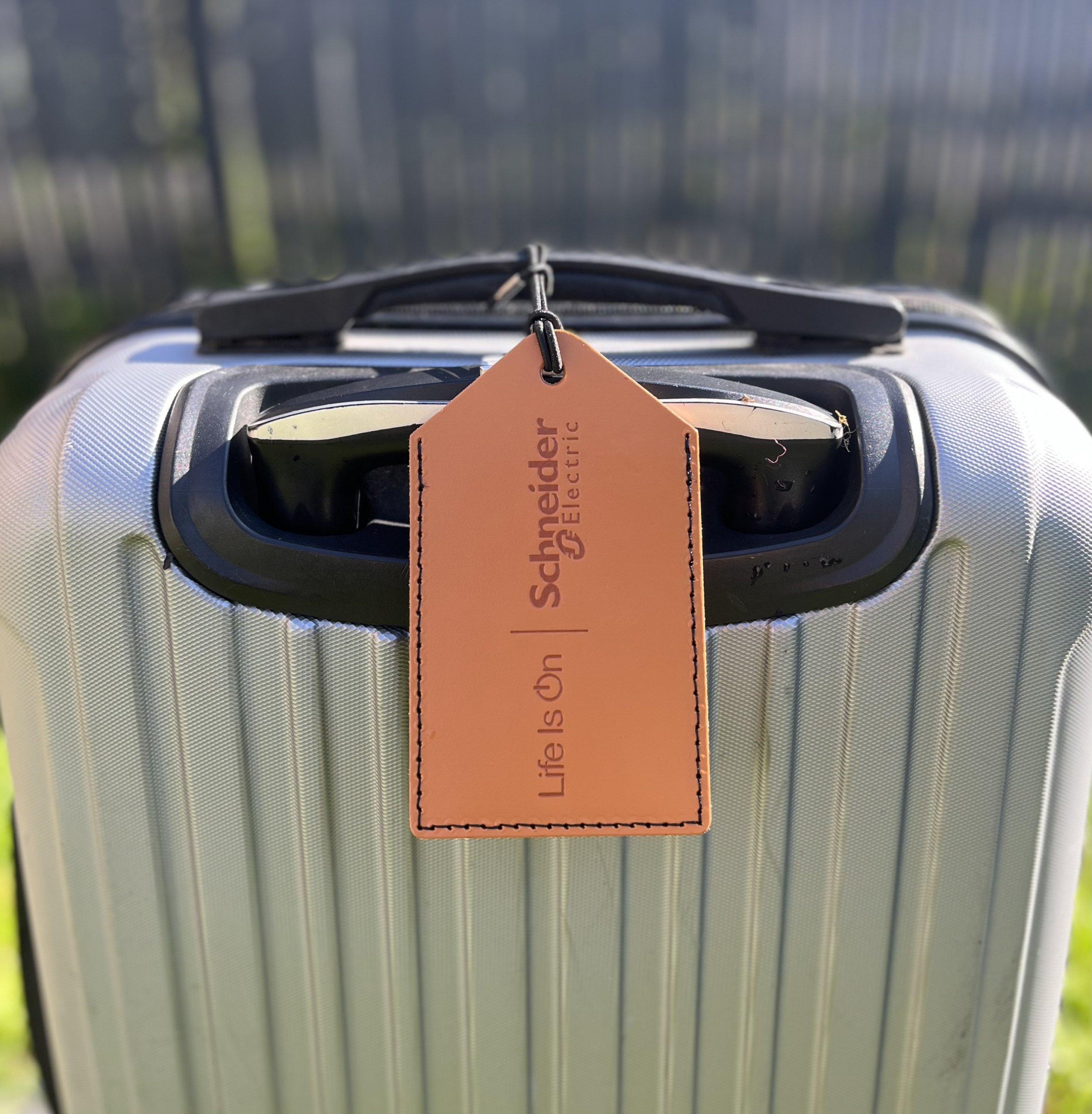 Porte-étiquette pour bagages en cuir recyclé - avec élastique - SYNETIC - Avis d'expert