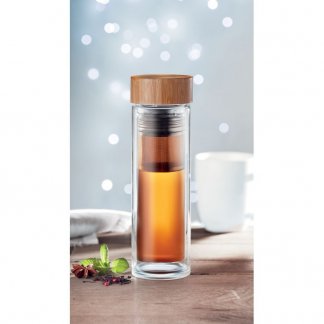 Bouteille avec infuseur à thé promotionnel en verre et bambou - En situation - BATUMI GLASS