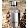 Bouteille Isotherme En Acier Inoxydable Et Tritan 400ml LA PETITE FRANCE En Main Bouteille Isotherme En Acier Inoxydable Et Tritan 400ml LA PETITE FRANCE En Main