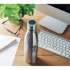 Bouteille Isotherme En Acier Inoxydable Avec Rappel D'hydratation 500ml DEREO Dans Ambiance De Travail Bouteille Isotherme En Acier Inoxydable Avec Rappel D'hydratation 500ml DEREO Dans Ambiance De Travail