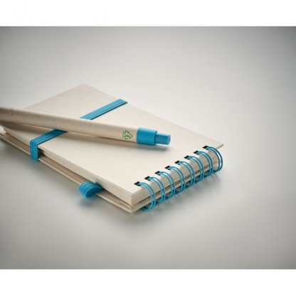 Carnet A6 + Stylo En Carton Et Papier Recyclé MITO SET Turquoise Zoom Détail