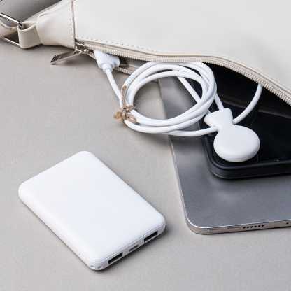 Pack De Charge Pour Voyage En Plastique Recyclé MR BIO PACK EPSILON Pack Blanc Posé Dans Un Sac
