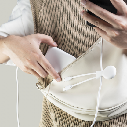 Pack De Charge Pour Voyage En Plastique Recyclé MR BIO PACK EPSILON Pack En Utilisation Blanc